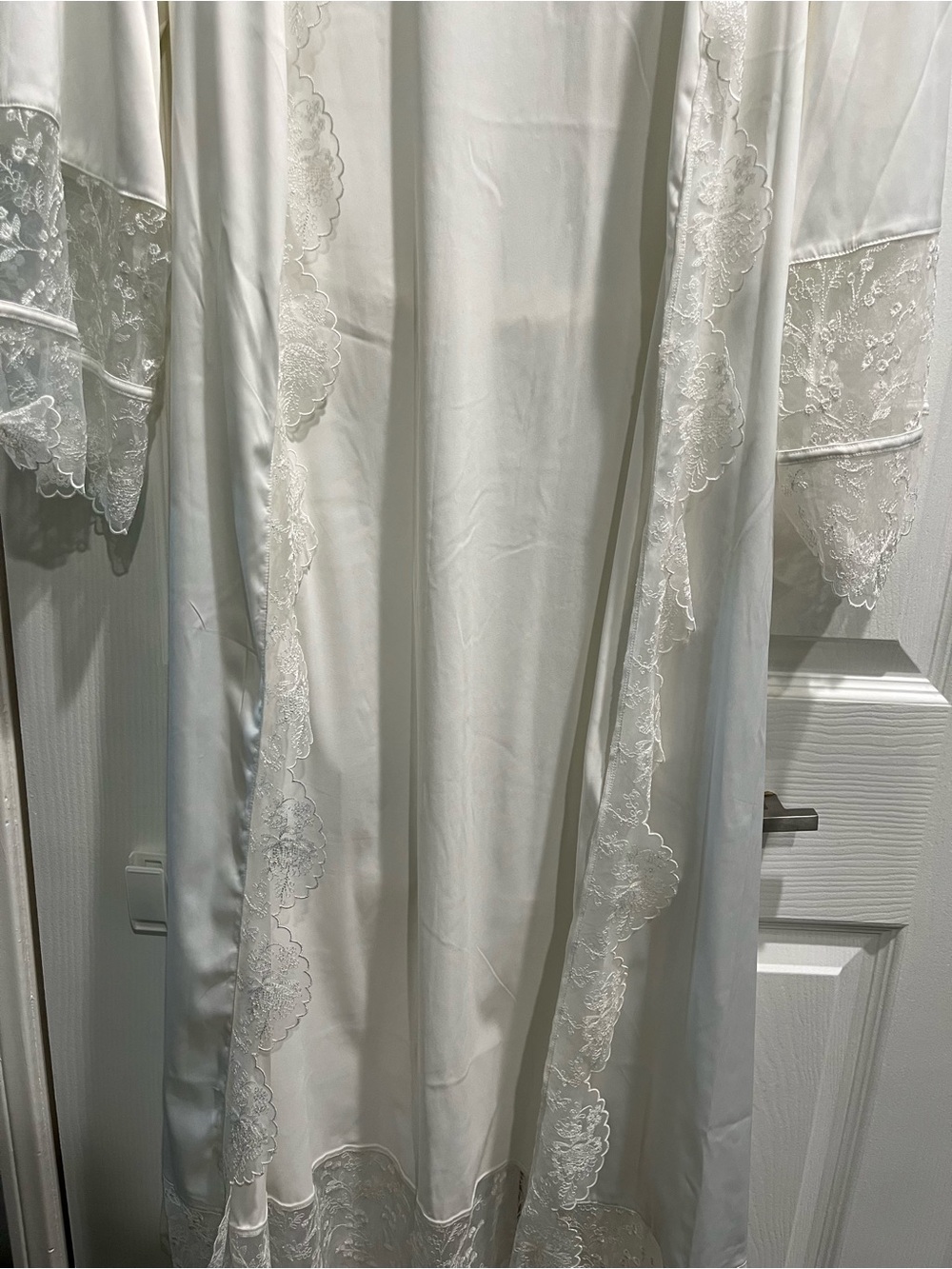 Lace-Trim Robe - Picture 8 of 10